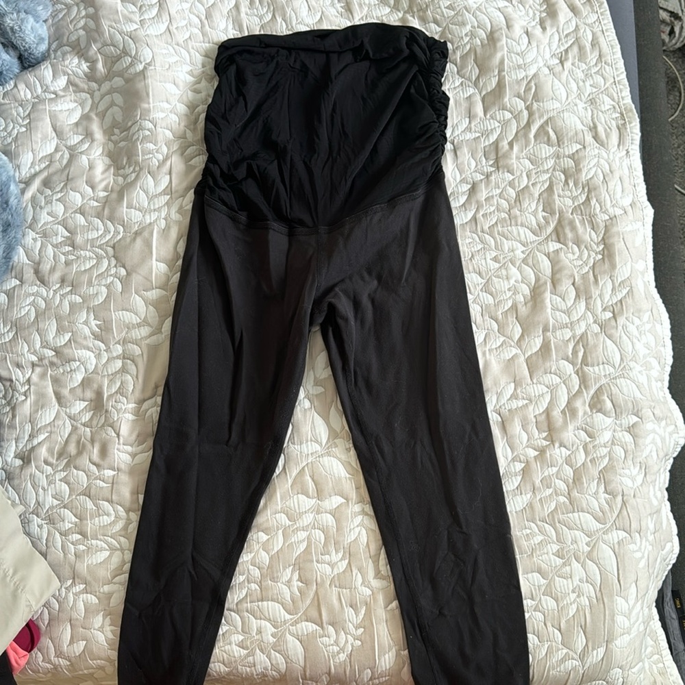 Beyond the Bumb leggings Capris